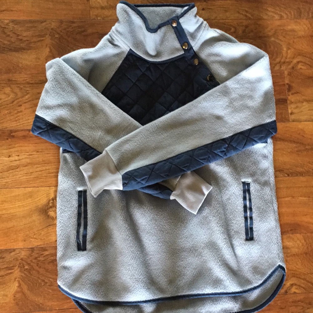 Asymmetrical snap-fleece